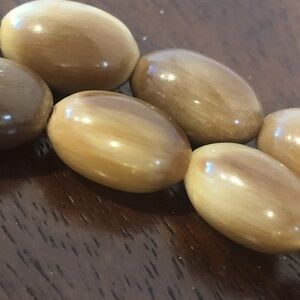 Vintage horn beaded necklace. 28 inches in length barrel closure .